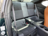 【セカンドシート】2列目もゆったりドライブを楽しめます。掲載箇所以外にご希望の写真がございましたらお気軽にお問い合わせ下さい。フロアマットは汚れが気になる場合は新品のご注文も承ります。