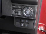 納車前に12ヶ月点検・エンジンオイル交換・ バッテリー交換・ワイパーゴム交換・キーレス、キーフリーの電池交換を実施しております。ダイハツの整備士がきっちりと点検したお車をお届けいたします!