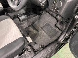 嬉しい純正フロアマット付き♪ 状態も良好です(^^♪