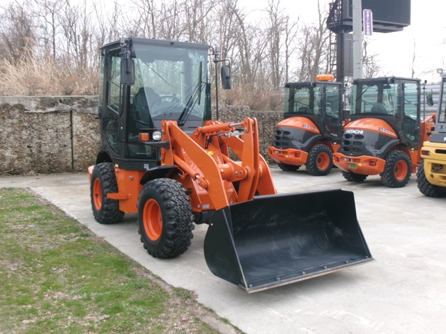 日立  ミニホイールローダZW30-5B