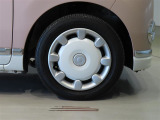 純正のスチールホイール+ホイールキャップ装着車です。