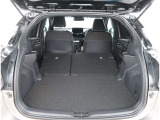 【トランクルーム】荷室の広さも十分です!シートアレンジでシートを畳めば長い荷物だって積めますね。シートアレンジの操作方法など、お気軽にご相談下さい。