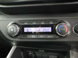 オートエアコン付車です。自動で温度と風量を設定する優れものです。