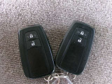 鍵がポケットの中でもドアの開閉、エンジンスタートが可能!便利なスマートキーです!
