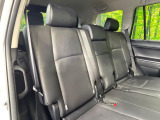 後部座席も気になるようなキズ・汚れやへたり等、大きなダメージはなく、良好な状態です。