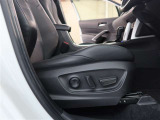 パワーシート搭載。微妙な調整が手軽にでき、ピッタリなポジションで運転することが可能です。