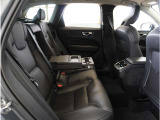 後部座席にもシートヒーターの設定があり運転席助手席合わせて4席に設定があります。USBも後部座席で2個充電可能です。