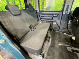 後部座席も気になるようなキズ・汚れやへたり等、大きなダメージはなく、良好な状態です。