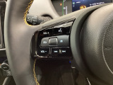 ステアリングにオーディオ操作スイッチが付いています。オーディオ画面に直接タッチしなくても操作が出来ますので、運転に集中できます。