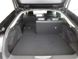 普段使いには十分な広さのラゲッジスペース!後席を倒せばより大きな荷物も載せられます!便利なパワーバックドア付き!いざという時に役立つAC100V1500Wコンセントも備えられております!