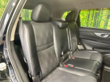 後部座席も気になるようなキズ・汚れやへたり等、大きなダメージはなく、良好な状態です。