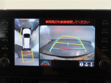 パノラミックビューモニター付きです。車両を上から見たような映像をモニター画面に表示。運転席からの目視では見にくい、車両周辺の状況をリアルタイムでしっかり確認できます。