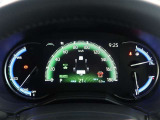 とっても見やすいメーターです。夜間時はラグジュアリーな気分にさせてくれる照明が魅力ですので、夜のドライブも楽しみになりますよ♪