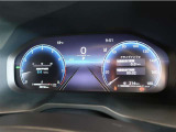 とっても見やすいメーターです。夜間時はラグジュアリーな気分にさせてくれる照明が魅力ですので、夜のドライブも楽しみになりますよ♪