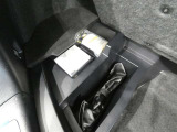 スペアタイヤレス車です。応急セットを搭載しております。