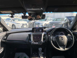 当店は常時100台の在庫を展示しており、県内随一規模のハイブリッドカー専門店です。