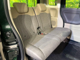 後部座席も気になるようなキズ・汚れやへたり等、大きなダメージはなく、良好な状態です。