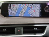 純正ナビを装備。操作はパネル式で使いやすく、お出かけもラクラクです。