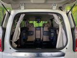 普段のお買い物や通勤、送迎等に十分な荷室スペースを確保しております。サードシートを倒すと、大きな荷物の積載も可能です♪