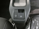 電動パーキングブレーキを搭載。スイッチ操作でパーキングブレーキを作動・解除することが可能ですので、操作の力が不要ですよ♪