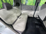 後部座席も気になるようなキズ・汚れやへたり等、大きなダメージはなく、良好な状態です。