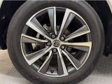 「トヨタ純正アルミホイール」を装着!純正なので車のデザインともマッチしています。高級感やスポーティーさを際立たせてくれます。