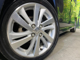 【純正16インチアルミホイール】外観にマッチした純正アルミホイールを装着しております。各種社外アルミホイールや、スタッドレスタイヤも取扱いしております。是非ご相談ください♪