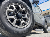 【純正15インチアルミホイール】外観にマッチした純正アルミホイールを装着しております。各種社外アルミホイールや、スタッドレスタイヤも取扱いしております。是非ご相談ください♪
