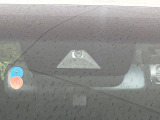 【プリクラッシュセーフティ】前方の車両等を検知し、衝突しそうな時は警報で注意を促し、ブレーキを踏む力をサポート。ブレーキを踏めなかった場合は衝突被害軽減ブレーキが作動、衝突回避をサポートします。