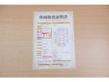 【車輌検査証明書】店頭にてクルマの状態が一目で分かる検査証明書を公開中。トヨタ認定検査員が厳しく査定し、状態を点数と図解で表示しています。修復歴はもちろん、傷やヘコミの箇所や程度がご確認いただけます。