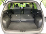 普段のお買い物や通勤、送迎等に十分な荷室スペースを確保しております。セカンドシートを倒すと、大きな荷物の積載も可能です♪