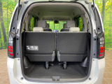 普段のお買い物や通勤、送迎等に十分な荷室スペースを確保しております。セカンドシートを倒すと、大きな荷物の積載も可能です♪