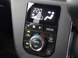 オートエアコン装備。室温調整も楽々!操作パネルやスイッチも上質で操作性も良好です。