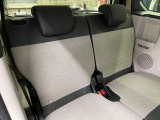 後部座席も気になるようなキズ・汚れやへたり等、大きなダメージはなく、良好な状態です。