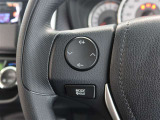 ステアリングスイッチ付き。前方から目を離すことなく操作することが可能です。
