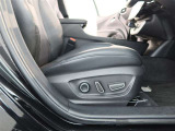 パワーシート搭載。微妙な調整が手軽にでき、ピッタリなポジションで運転することが可能です。
