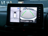< アラウンドビューモニター >  前後左右にカメラがついているので、狭い道での確認や車庫入れが苦手な方もラクラクです!