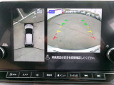 アラウンドビューモニター。空の上から見下ろすような視点でスムース駐車。