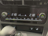 左右独立温度コントロールフルオートエアコンです。運転席、助手席それぞれで独立して温度設定ができます。冷え性の方が乗っても安心ですね♪