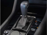 【シフトレバー】シフトもとても操作しやすいデザインになっております。運転する人の事を第一に考えた操作性の高い仕様です。