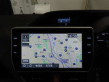 トヨタ純正ナビ装備!地図描写は文字も道もクリアで見やすく、滑らかに表示します。これさえあればもう道に迷わないですみますね♪フルセグで地上波デジタル放送TVもバッチリ綺麗に見れちゃいます♪