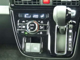 オートエアコンを装備しておりますので、四季を通じて車内を快適な温度に保つことが出来ます!高級感が有りますね!