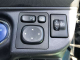 電動格納式ドアミラー付き。駐車場へ停めた時に、ボタン一つで左右のドアミラーをたたむ事ができます。
