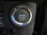 プッシュスタートです。エンジンの始動、停止がワンタッチ操作で出来ます。
