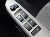 電動格納ドアミラー仕様。オートポジションにセッティングしておけば鍵の施錠開錠にリンクしてドアミラーも自動で開閉します。とても便利ですよ。
