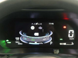 とっても見やすいメーターです。夜間時はラグジュアリーな気分にさせてくれる照明が魅力ですので、夜のドライブも楽しみになりますよ♪