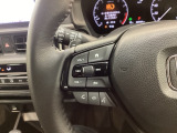 ステアリングにオーディオ操作スイッチが付いています。オーディオ画面に直接タッチしなくても操作が出来ますので、運転に集中できます。