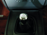 扱いやすい位置に配置されたフロアマニュアルトランスミッションです☆車を自在に操る感覚はマニュアルならではのもの。こだわりのマニュアルで気持ちのいい走りが楽しめますよ♪