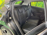 後部座席も気になるようなキズ・汚れやへたり等、大きなダメージはなく、良好な状態です。