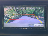 【バックカメラ】駐車時に後方がリアルタイム映像で確認できます。大型商業施設や立体駐車場での駐車時や、夜間のバック時に大活躍!運転スキルに関わらず、今や必須となった装備のひとつです!